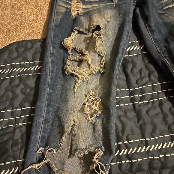 VIP DISTRESSED JEANS 5/6 - Picture 12 of 12